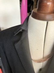 gas-and-chris-couture-atelier-de-couture-col-trop-large.jpg - 1.jpg